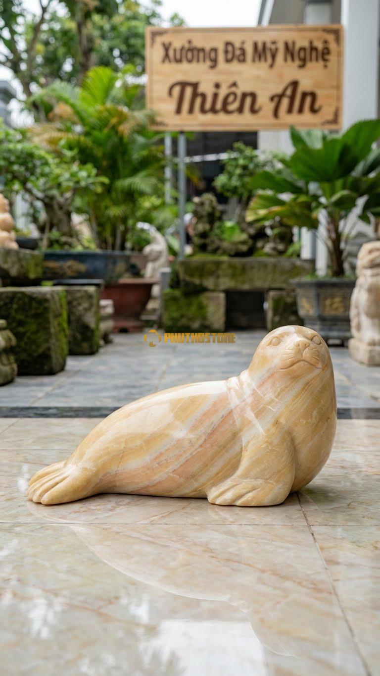 Hải Cẩu Nằm Nghiêng Bằng Đá Vàng Nghệ An, Kiểu Dáng Dáng Sexy/Thư Giãn. Kích Thước Dài 30cm.