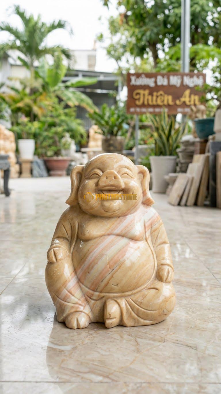 Heo Cười (Happy Pig) Bằng Đá Vàng Nghệ An, Kiểu Dáng Mặt Cười Híp Mắt, Bụng Phệ. Kích Thước Cao 20cm.