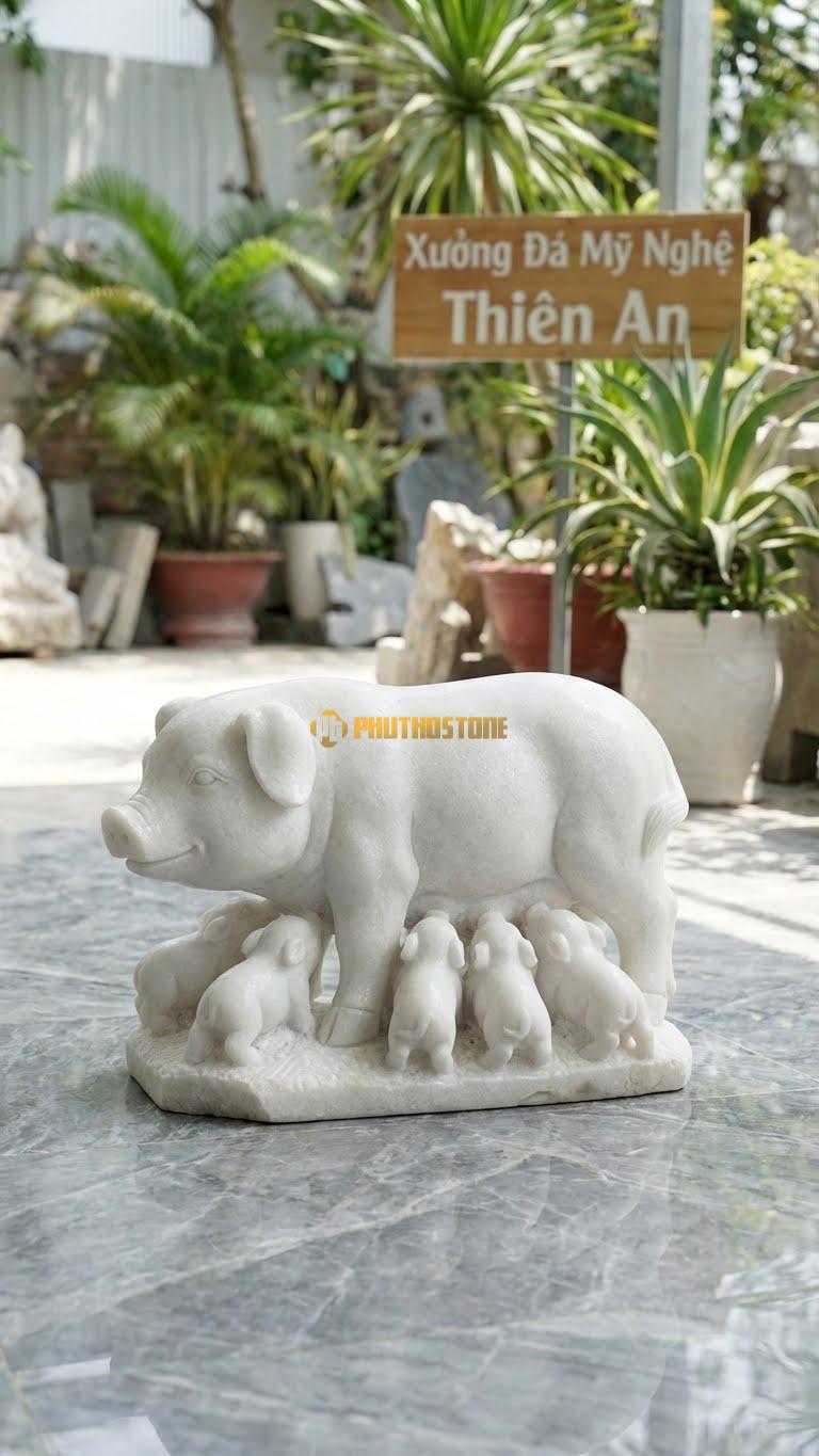 Heo Nái Mẹ Con (Đàn Heo Âm Dương) Bằng Đá Trắng Muối, Kiểu Dáng Heo Mẹ Và 5 Heo Con. Kích Thước Dài 40cm.