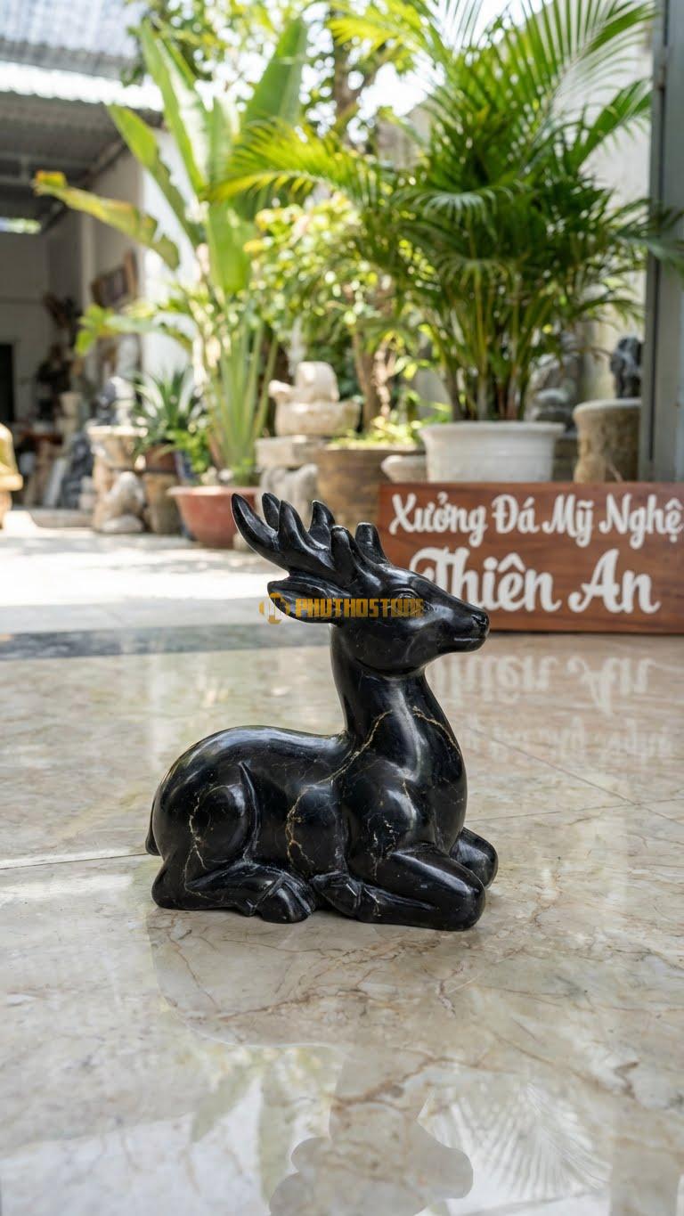 Hươu Mini Bằng Đá Đen Chỉ Nâu, Kiểu Dáng Trang Trí Kệ Sách. Kích Thước Cao 15cm.