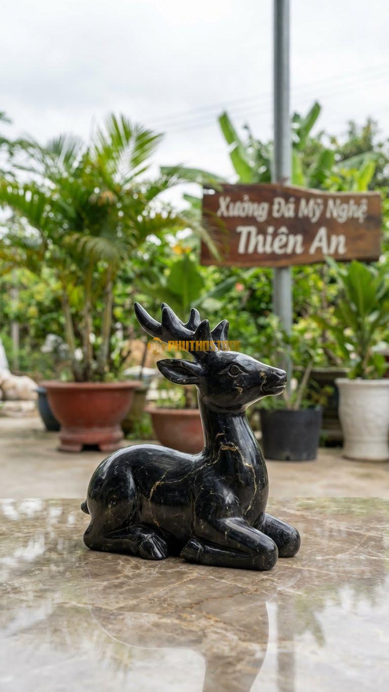 Hươu Mini Bằng Đá Đen Chỉ Nâu, Kiểu Dáng Trang Trí Kệ Sách. Kích Thước Cao 15cm.