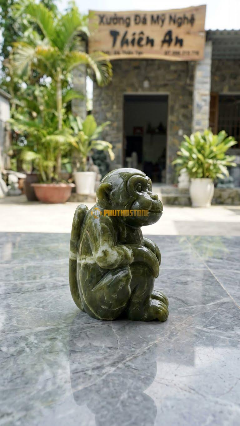 Khỉ Hoạt Hình Bằng Đá Serpentine, Kiểu Dáng Mặt Cười Láu Lỉnh. Kích Thước Cao 12cm.