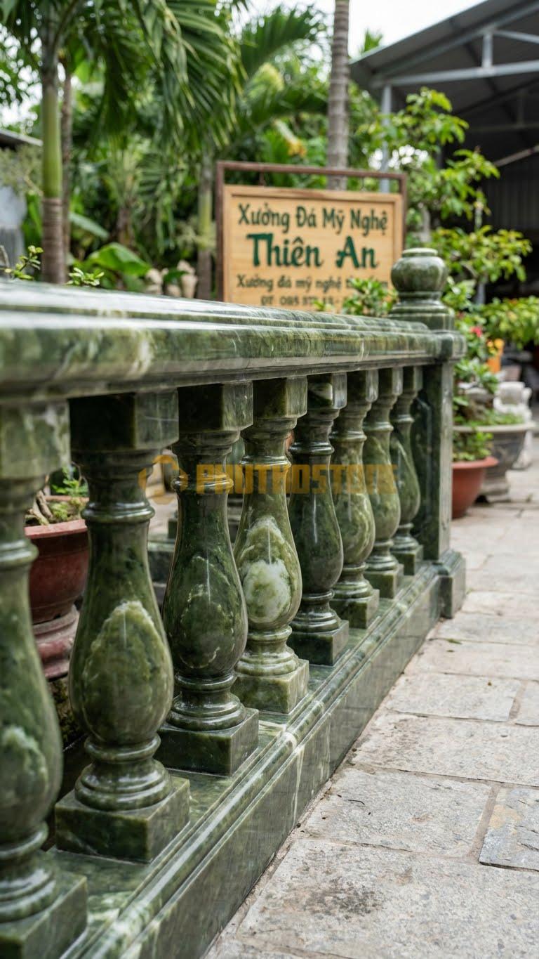 Lan Can Đá Serpentine Con Tiện Truyền Thống: Dáng Bình Vôi Trơn, Bóng Mịn, Kích Thước: Đường Kính 12Cm, Cao 75Cm
