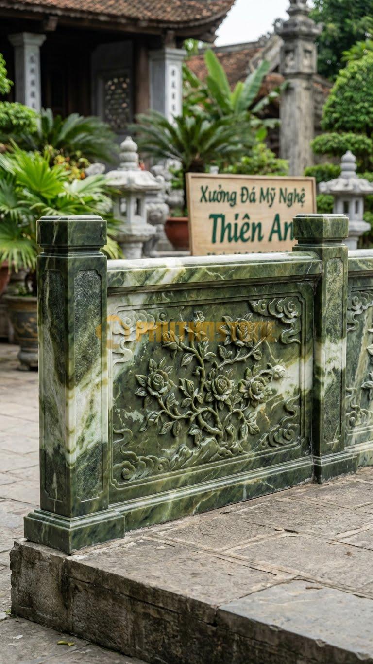 Lan Can Đá Serpentine Hoa Hồng Leo: Điêu Khắc Nổi Dây Hoa Hồng Bao Quanh Tấm Bưng, Kích Thước: 110Cm X 85Cm X 10Cm