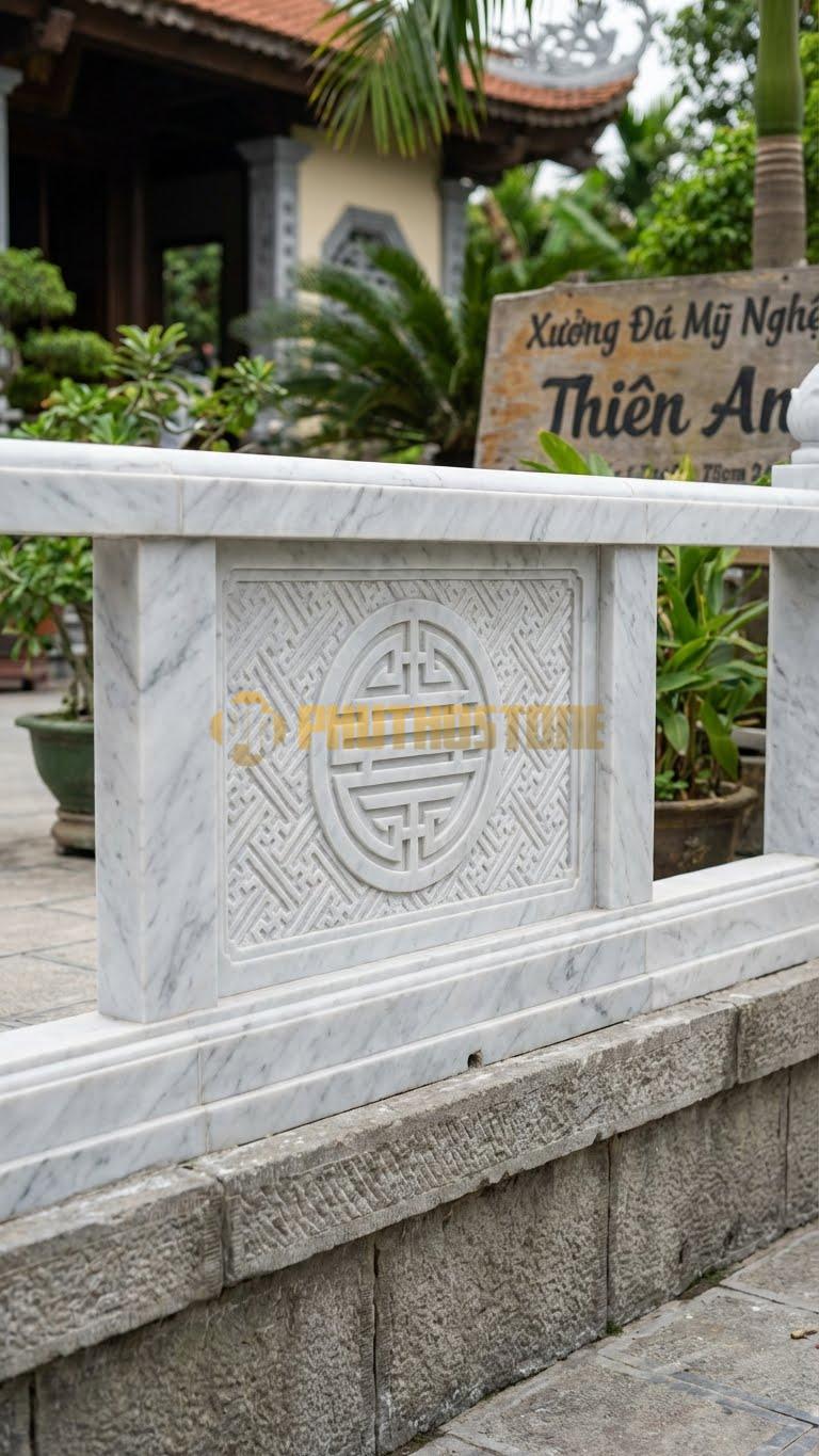 Lan Can Đá Trắng Yên Bái Chữ Thọ: Chữ Thọ Tròn Hoặc Vuông Ở Giữa, Nền Gấm, Kích Thước: 81Cm X 75Cm X 8Cm