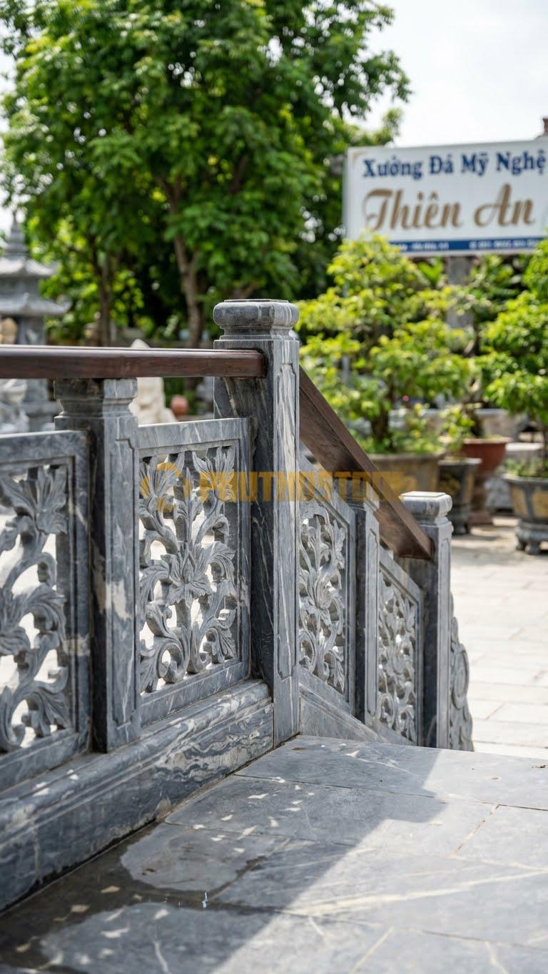 Lan Can Đá Vân Mây Cầu Thang Đá Tay Vịn Gỗ: Tấm Đá Đục Thủng Hình Hoa Lá Nhẹ Nhàng, Kích Thước: 90Cm X 85Cm X 6Cm