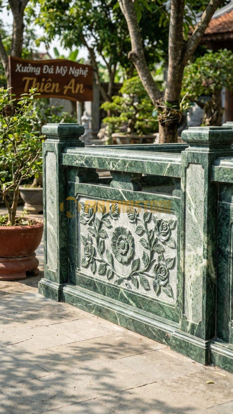 Lan Can Đá Xanh Ấn Hoa Hồng Leo: Điêu Khắc Nổi Dây Hoa Hồng Bao Quanh Tấm Bưng, Kích Thước: 110Cm X 85Cm X 10Cm