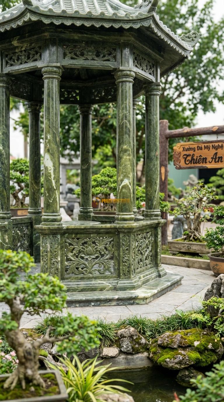 Lầu Bát Giác Đá Serpentine Vườn Thượng Uyển: Lan can chạm thông phong hoa lá, cột nhỏ thanh thoát. đường kính 4m00