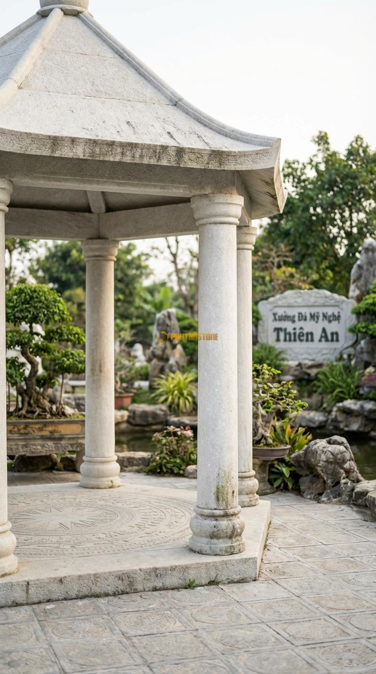 Lầu Bát Giác Đá Trắng Muối Trống Đồng: Sàn lát đá chạm mặt trống đồng, mái hình nón cụt. đường kính 3m80