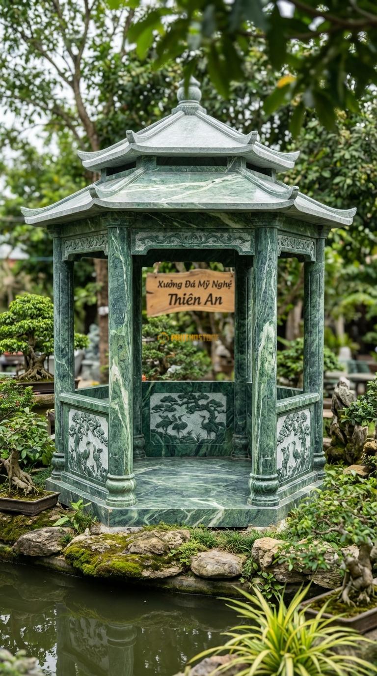 Lầu Bát Giác Đá Xanh Ấn Tùng Hạc: 4 vách bưng kín 1/2 chiều cao, chạm tranh Tùng Hạc sắc nét. Vuông 3m20 x 3m20