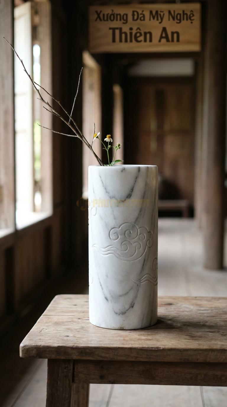 Lọ Hoa Đá Trắng Xanh Họa Tiết “Vân Mây” (Khắc Chìm Hoa Văn Mây Cổ). Kích Thước Cao 32Cm, Đk 15Cm.