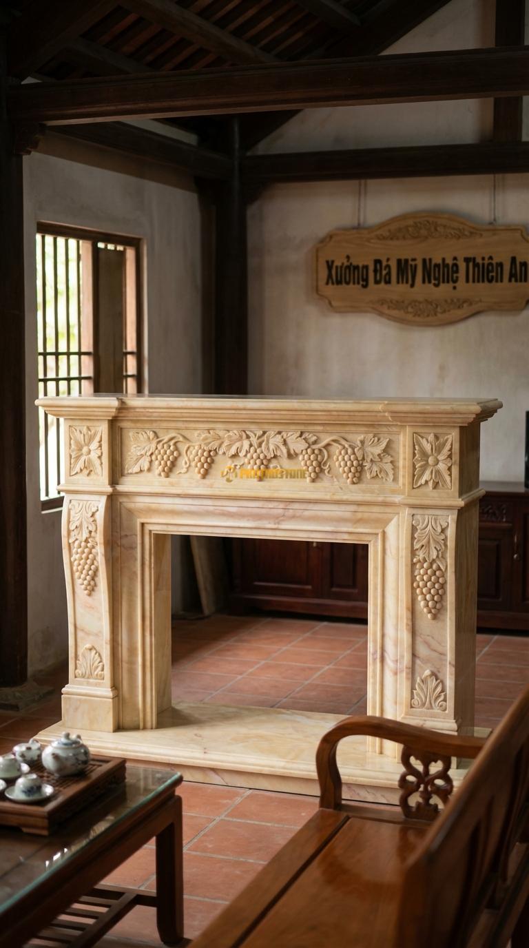 Lò Sưởi Chùm Nho Đá Vàng Nghệ An Chạm chùm nho và lá nho (biểu tượng sung túc), Kích thước 1m4 x 1m1 x 30cm