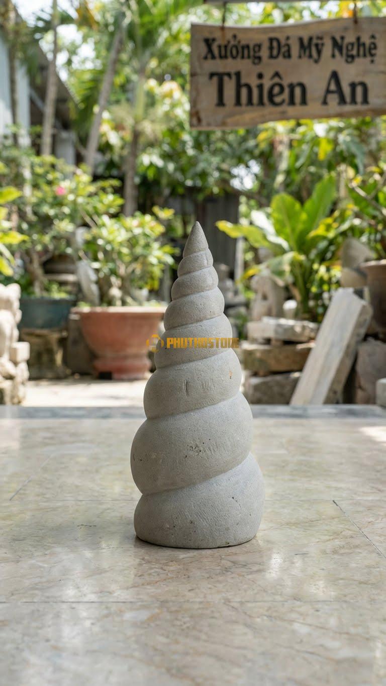 Ốc Sên Vỏ Xoắn Cao Bằng Đá Sa Thạch, Kiểu Dáng Vỏ Ốc Nhọn. Kích Thước Cao 15cm.