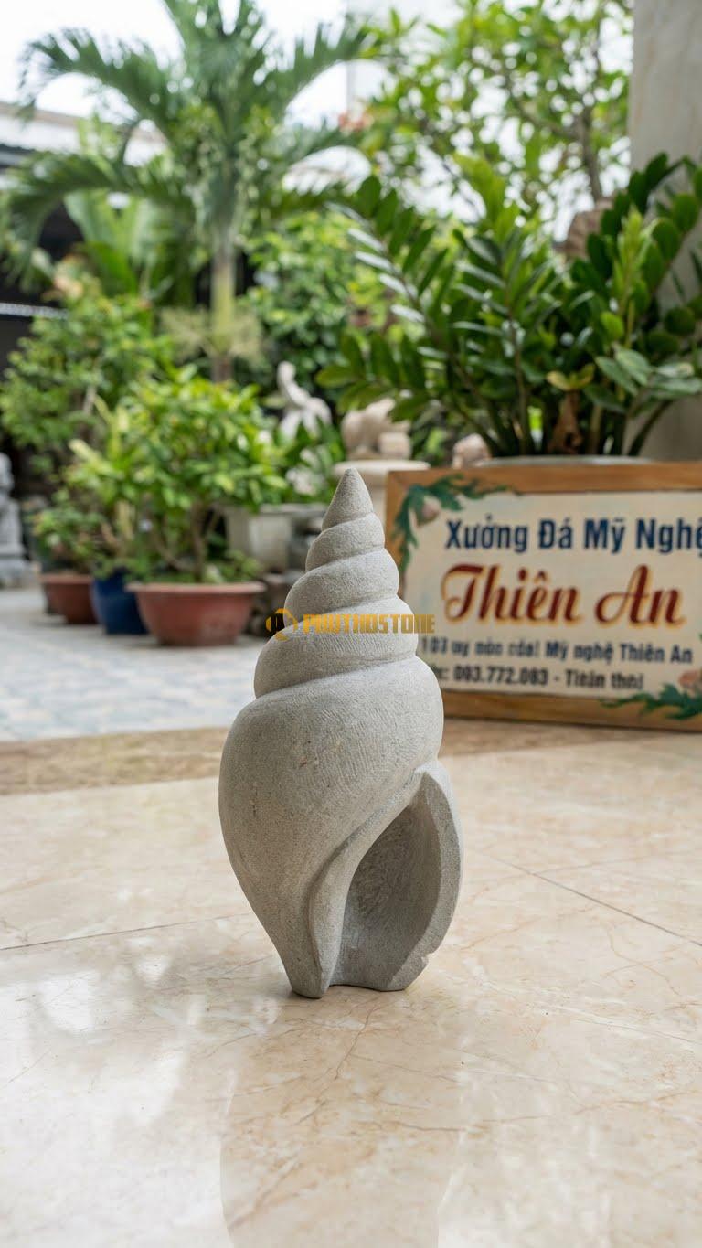 Ốc Sên Vỏ Xoắn Cao Bằng Đá Sa Thạch, Kiểu Dáng Vỏ Ốc Nhọn. Kích Thước Cao 15cm.