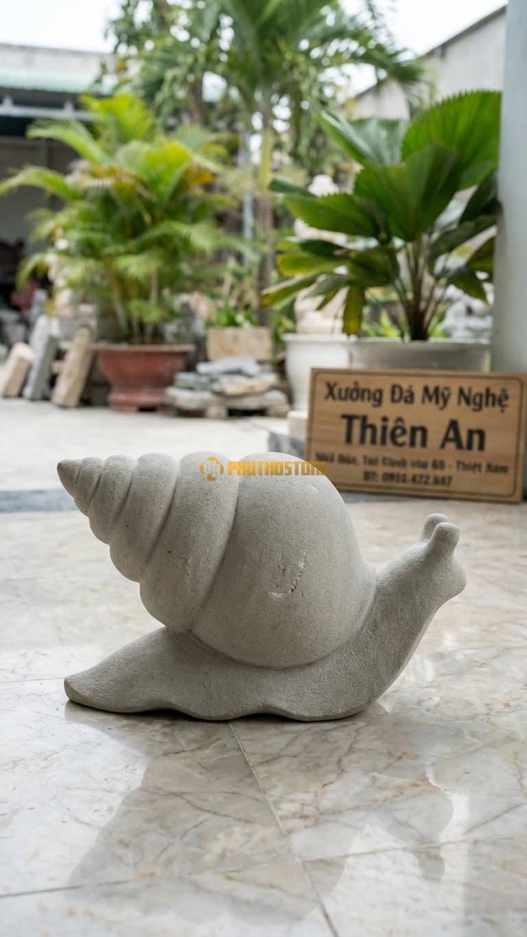 Ốc Sên Vỏ Xoắn Cao Bằng Đá Sa Thạch, Kiểu Dáng Vỏ Ốc Nhọn. Kích Thước Cao 15cm.