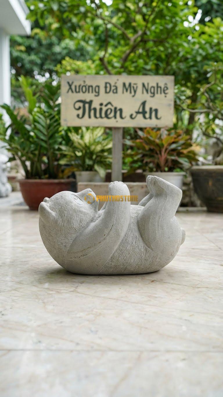 Panda Lăn Tròn Bằng Đá Sa Thạch, Kiểu Dáng Dáng Nghịch Ngợm. Kích Thước Dài 20cm.