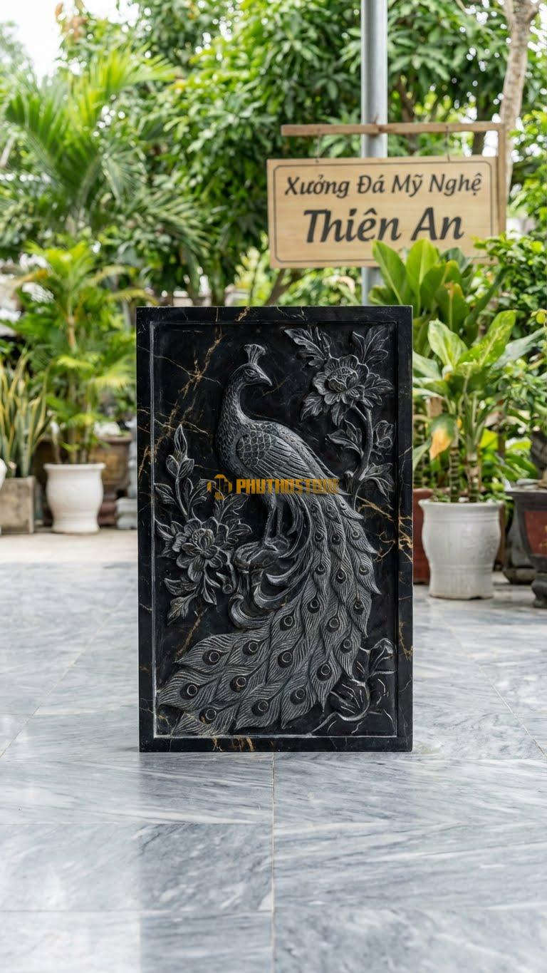 Phù Điêu Chim Công Bằng Đá Đen Chỉ Nâu, Kiểu Dáng Tranh Đá Tạc Nổi. Kích Thước 50X80cm.