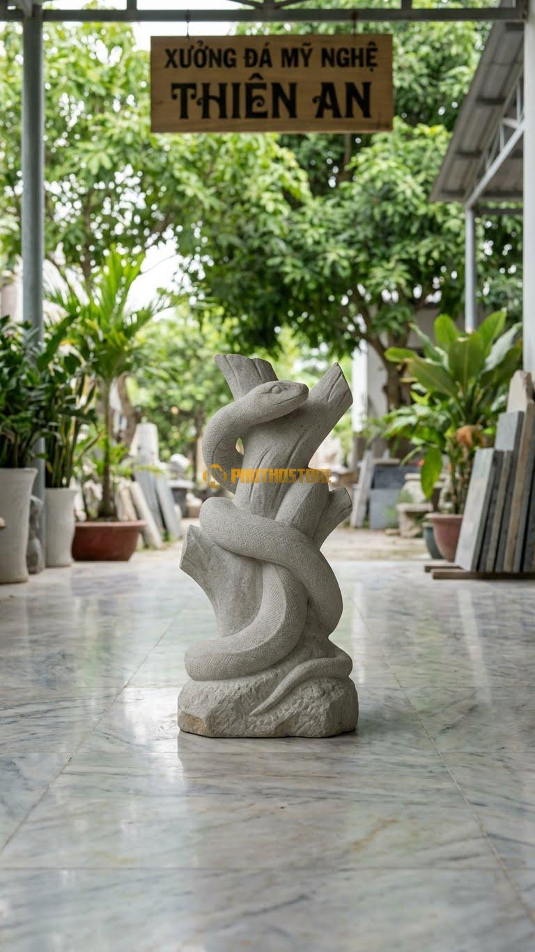 Rắn Leo Cành Cây Bằng Đá Sa Thạch, Kiểu Dáng Dáng Tự Nhiên, Mềm Mại. Kích Thước Cao 45cm.