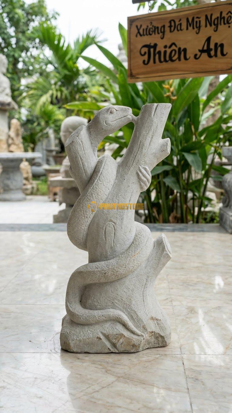 Rắn Leo Cành Cây Bằng Đá Sa Thạch, Kiểu Dáng Dáng Tự Nhiên, Mềm Mại. Kích Thước Cao 45cm.