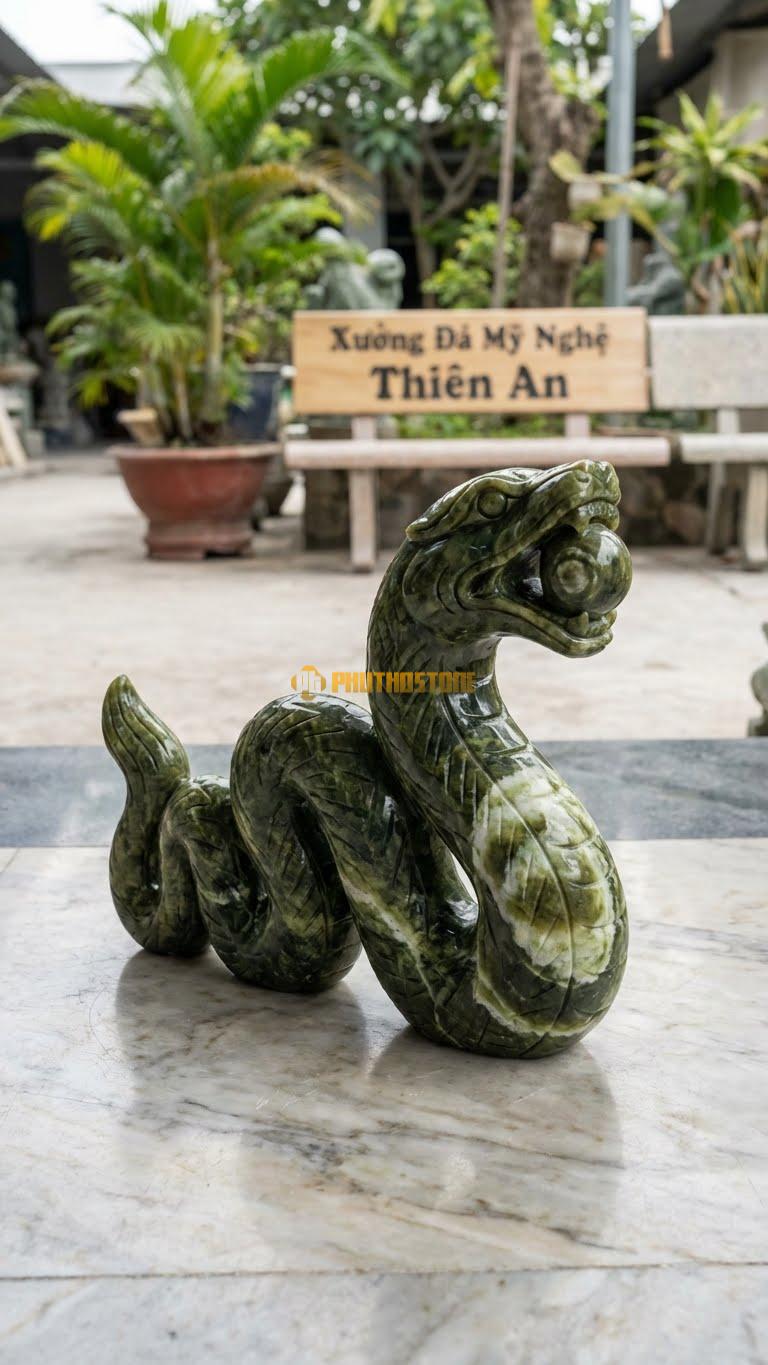 Rắn Nhả Ngọc Bằng Đá Serpentine, Kiểu Dáng Miệng Nhả Viên Ngọc Minh Châu. Kích Thước Cao 25cm.