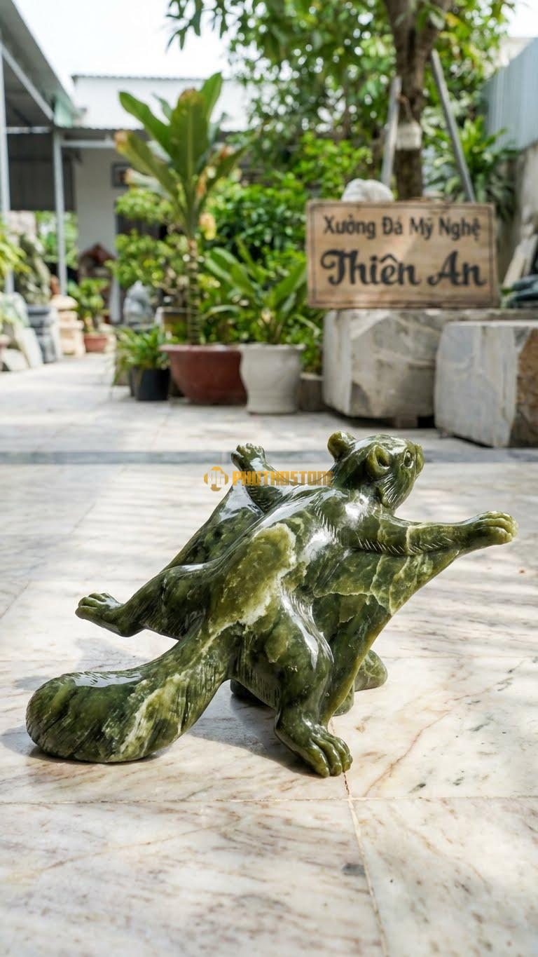 Sóc Bay Bằng Đá Serpentine, Kiểu Dáng Dáng Dang Tay Chân Lướt Gió. Kích Thước Dài 30cm.