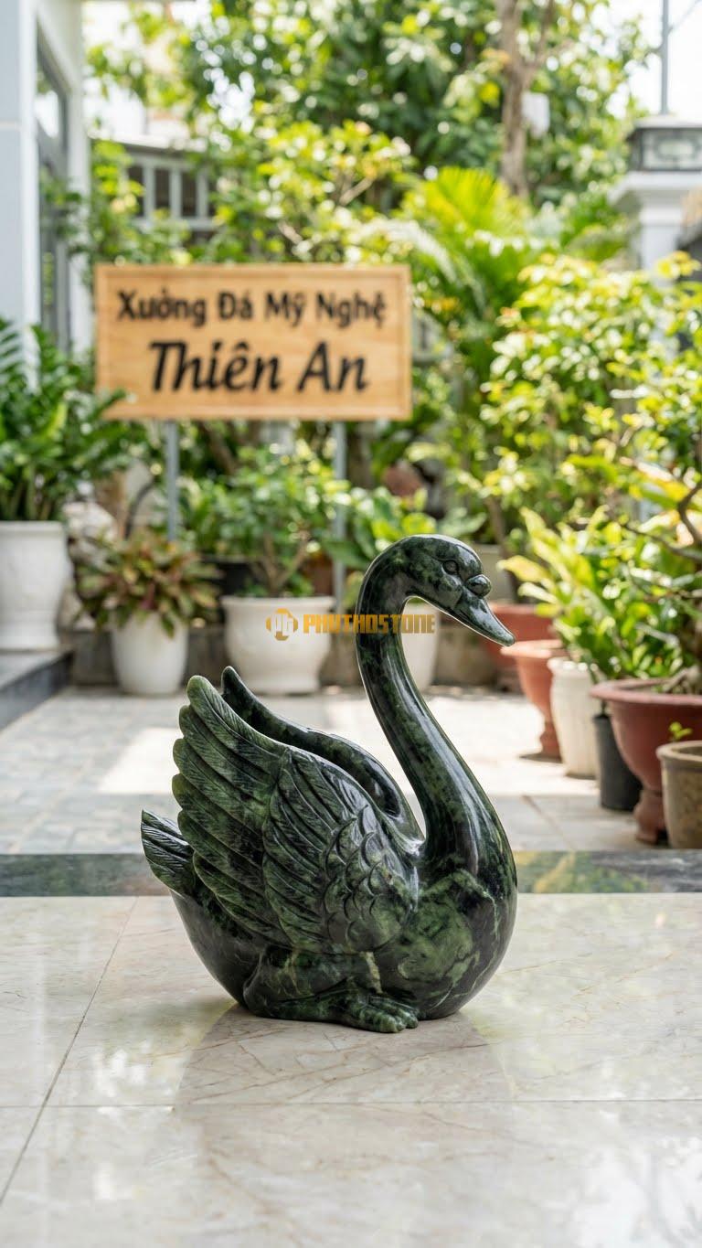Thiên Nga Đen (Dùng Đá Đen/Xanh Đen) Bằng Đá Serpentine, Kiểu Dáng Huyền Bí, Sang Trọng. Kích Thước Cao 45cm.