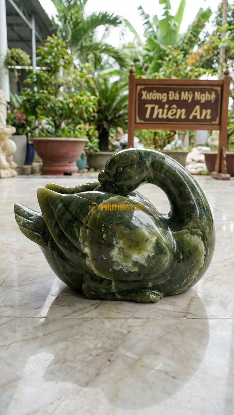 Thiên Nga Ngủ Bằng Đá Serpentine, Kiểu Dáng Đầu Rúc Vào Cánh. Kích Thước Dài 25cm.