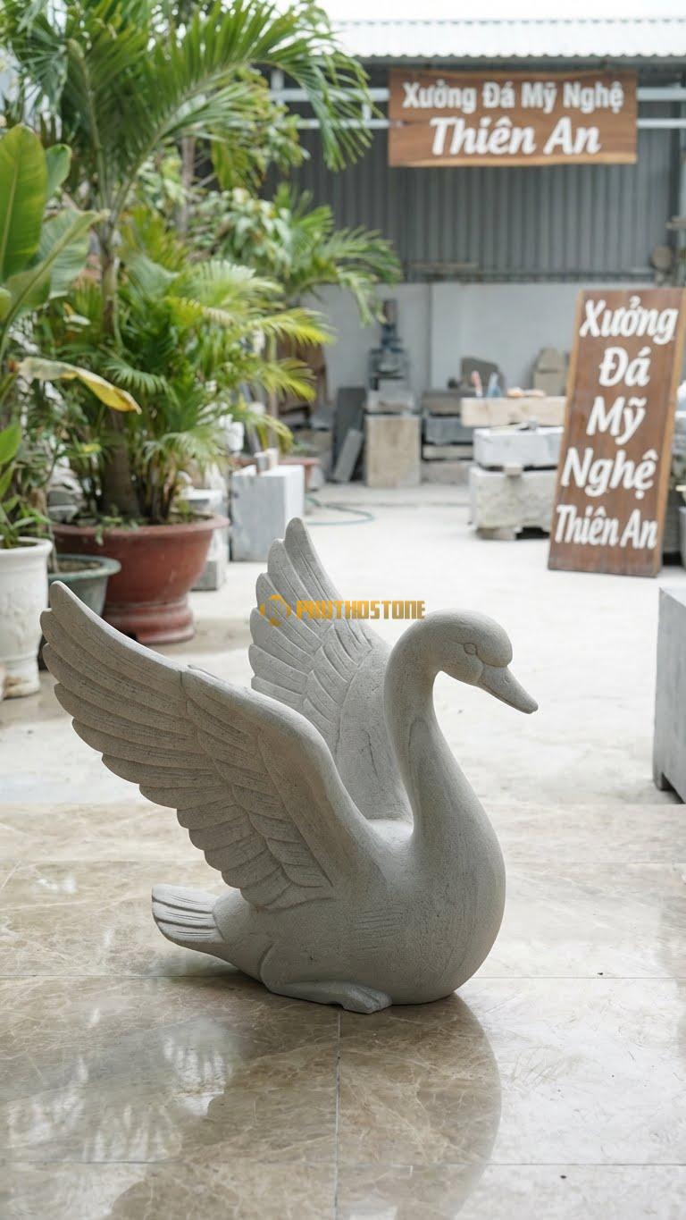Thiên Nga Sải Cánh Bằng Đá Sa Thạch, Kiểu Dáng Dáng Chuẩn Bị Bay. Kích Thước Sải Cánh 60cm.