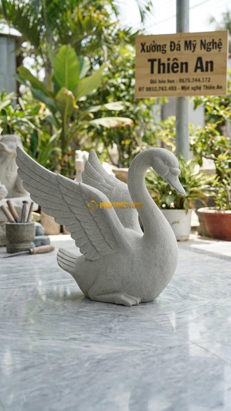 Thiên Nga Sải Cánh Bằng Đá Sa Thạch, Kiểu Dáng Dáng Chuẩn Bị Bay. Kích Thước Sải Cánh 60cm.