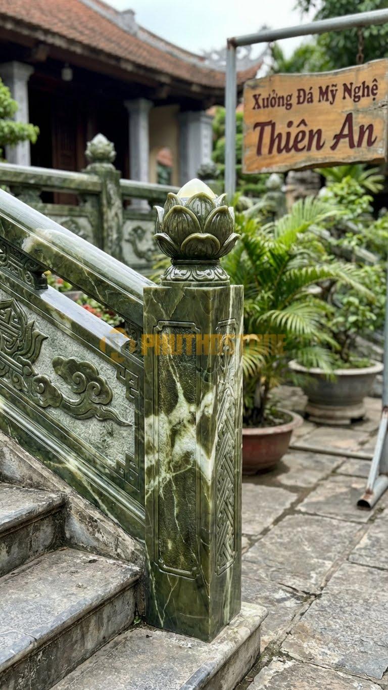 Trụ Lan Can Đá Serpentine Đèn Hoa Sen: Đỉnh Trụ Là Đóa Sen Nở To, Bên Trong Đặt Đèn, Kích Thước: 30X30X115Cm