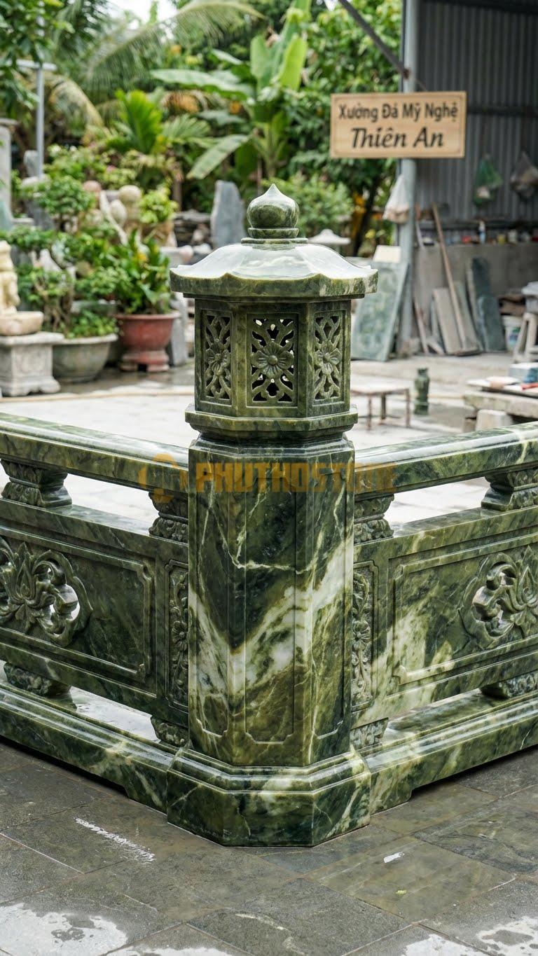 Trụ Lan Can Đá Serpentine Đèn Lục Lăng: Kiểu Dáng Đèn Lồng 6 Mặt Đục Lỗ Hoa Văn, Kích Thước: 25X25X110Cm