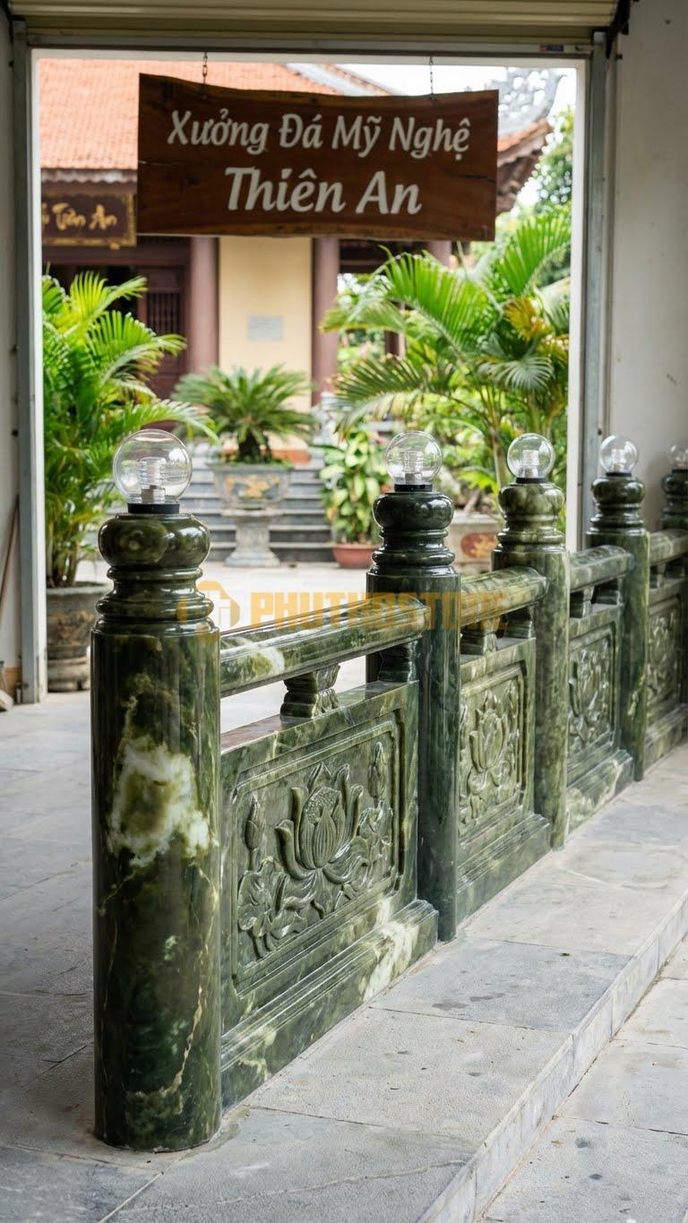 Trụ Lan Can Đá Serpentine Đèn Tròn Hiện Đại: Thân Tròn, Đầu Lắp Đèn Led Hình Cầu Thủy Tinh, Kích Thước: D.20Cm, Cao 100Cm