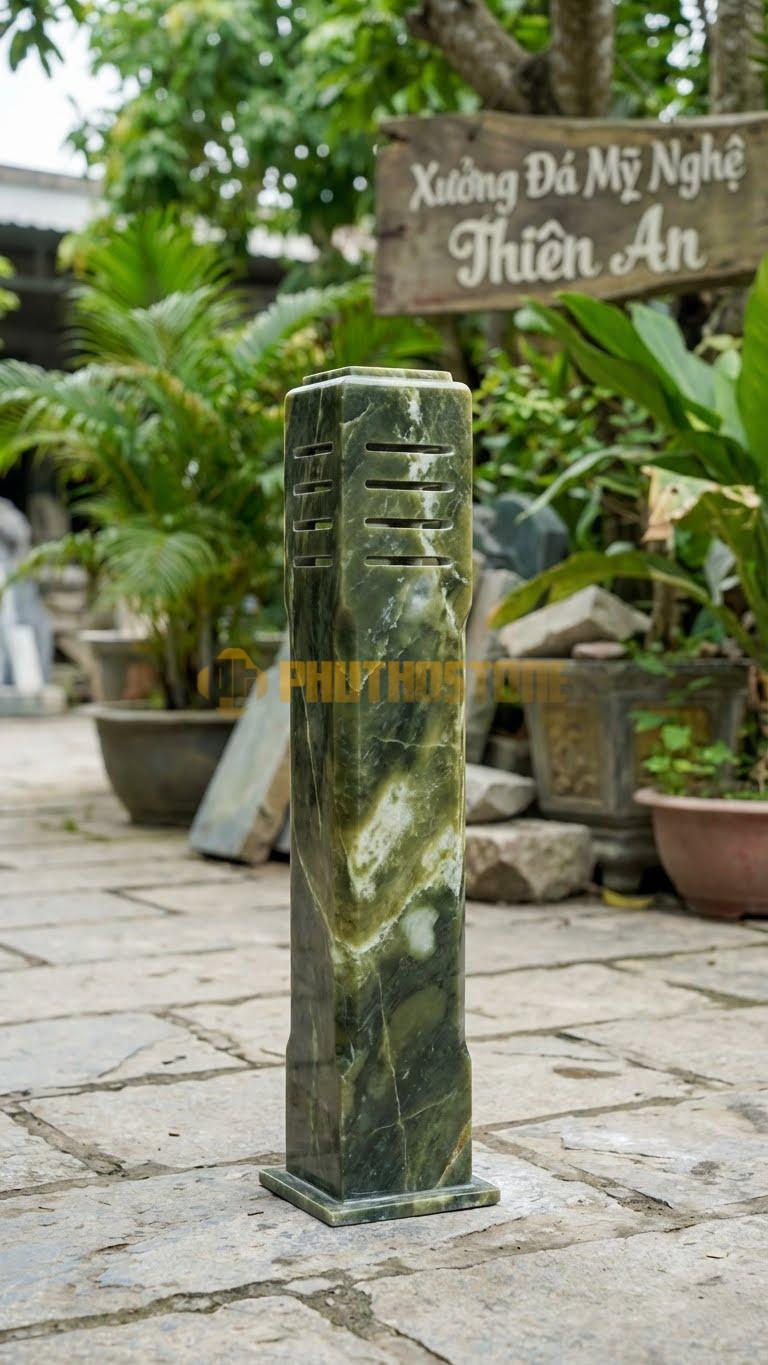 Trụ Lan Can Đá Serpentine Đèn Vuông Minimal: Chỉ Có Các Khe Hở Ngang Hẹp Để Ánh Sáng Thoát Ra, Kích Thước: 20X20X90Cm