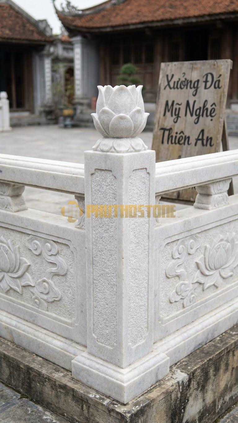 Trụ Lan Can Đá Trắng Muối Đèn Hoa Sen: Đỉnh Trụ Là Đóa Sen Nở To, Bên Trong Đặt Đèn, Kích Thước: 30X30X115Cm