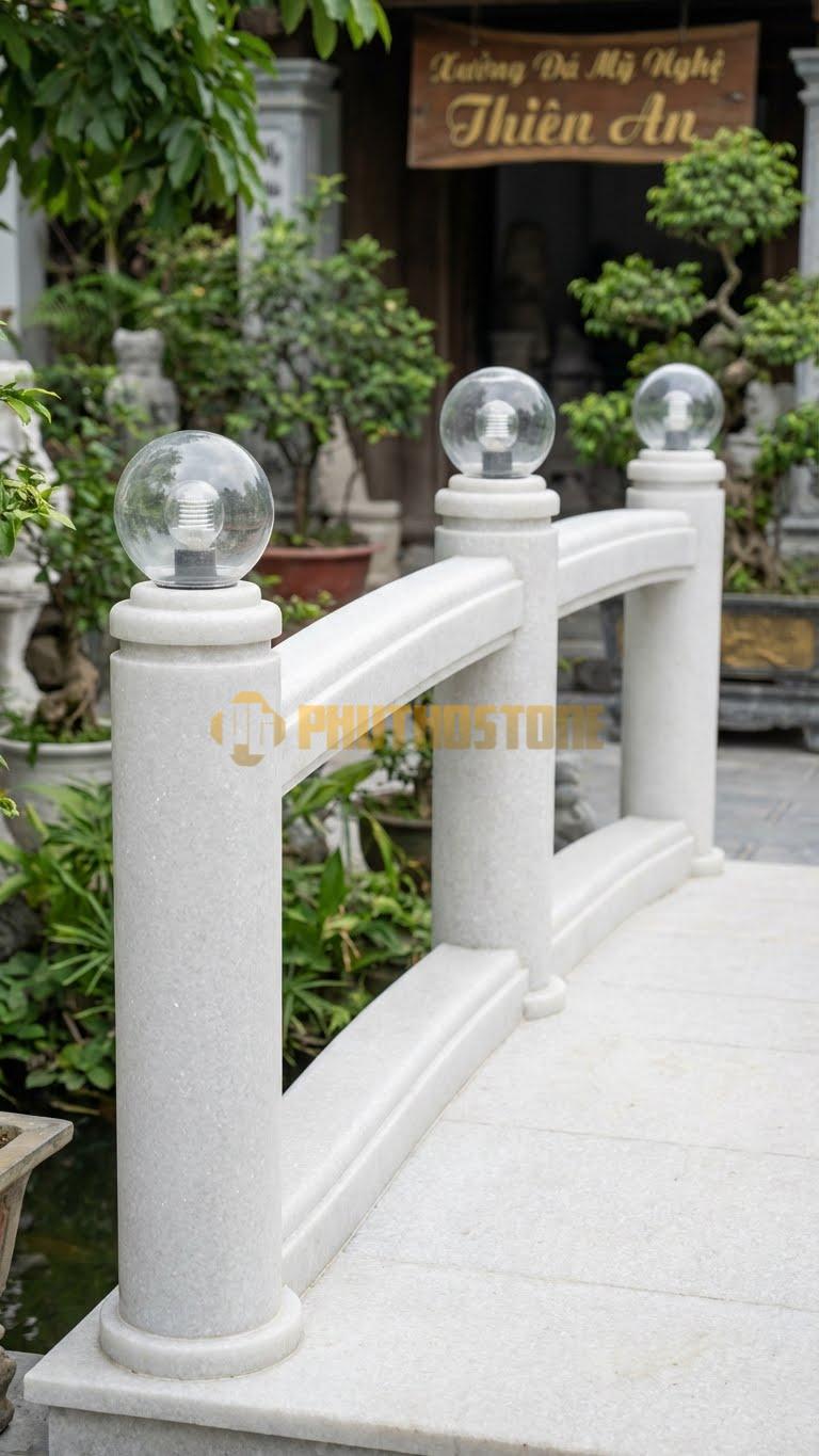 Trụ Lan Can Đá Trắng Muối Đèn Tròn Hiện Đại: Thân Tròn, Đầu Lắp Đèn Led Hình Cầu Thủy Tinh, Kích Thước: D.20Cm, Cao 100Cm