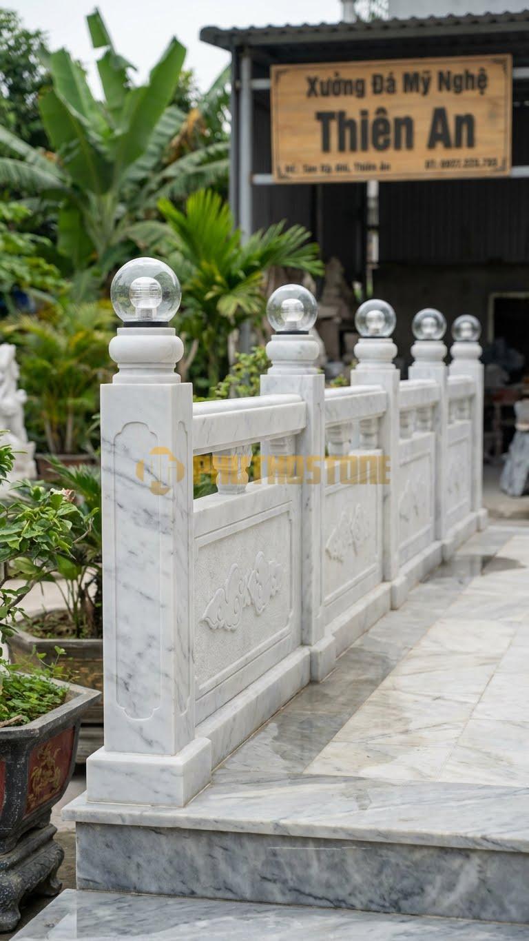 Trụ Lan Can Đá Trắng Yên Bái Đèn Tròn Hiện Đại: Thân Tròn, Đầu Lắp Đèn Led Hình Cầu Thủy Tinh, Kích Thước: D.20Cm, Cao 100Cm