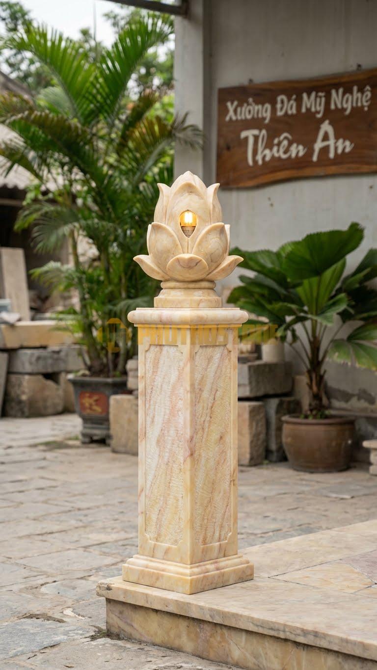 Trụ Lan Can Đá Vàng Nghệ An Đèn Hoa Sen: Đỉnh Trụ Là Đóa Sen Nở To, Bên Trong Đặt Đèn, Kích Thước: 30X30X115Cm