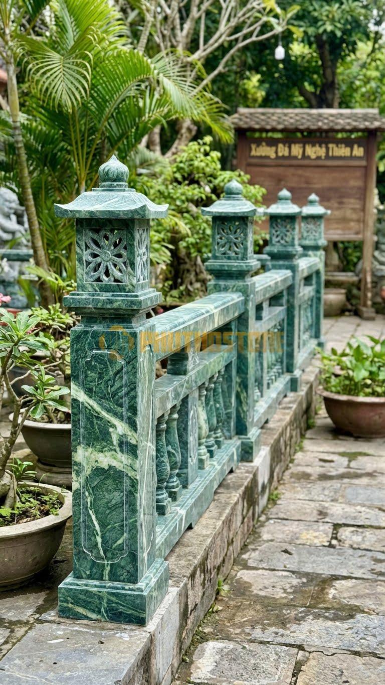 Trụ Lan Can Đá Xanh Ấn Đèn Lục Lăng: Kiểu Dáng Đèn Lồng 6 Mặt Đục Lỗ Hoa Văn, Kích Thước: 25X25X110Cm