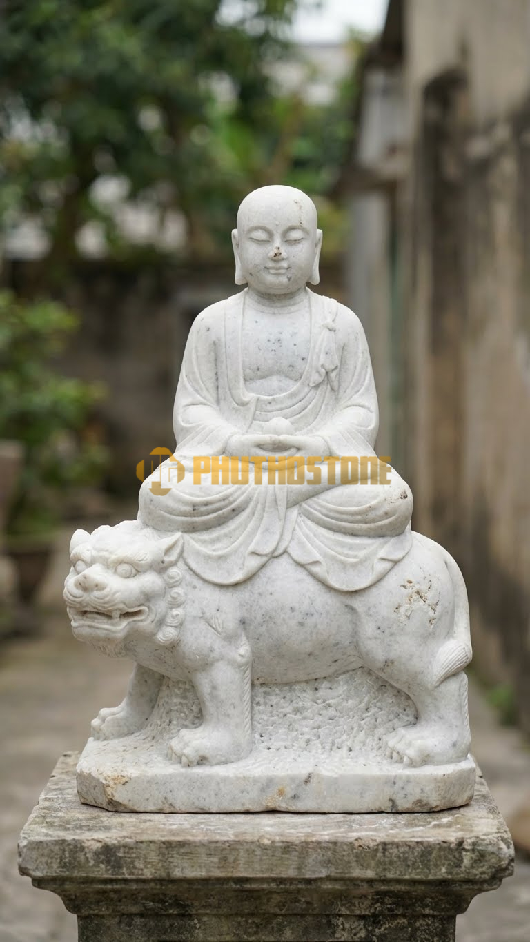 Tượng Địa Tạng Cưỡi Đề Thính Đá Trắng Yên Bái, Địa Tạng ngồi kiết già trên lưng thú