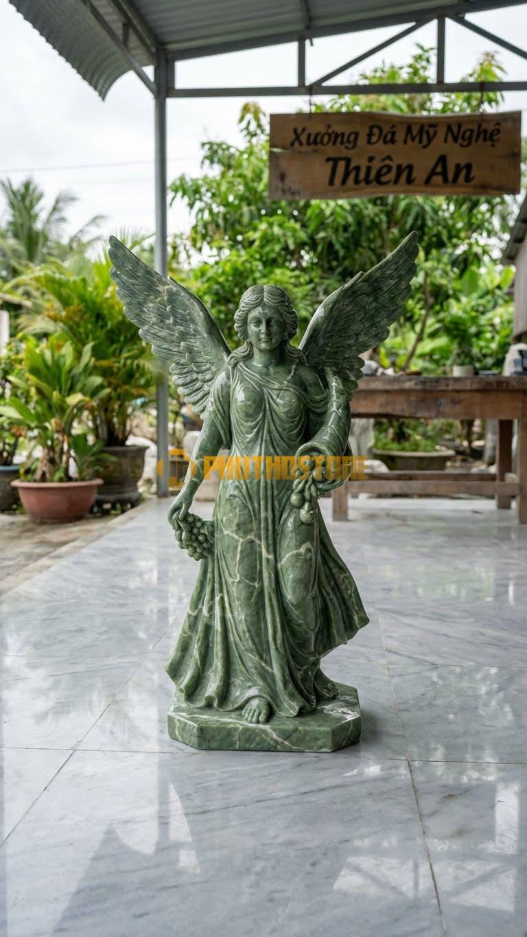 Tượng Nữ Thần May Mắn Đá Xanh Ấn Fortuna Có Cánh, Bay Lượn Rải Hoa Quả Từ Sừng – Cao 60Cm X Rộng 40Cm.