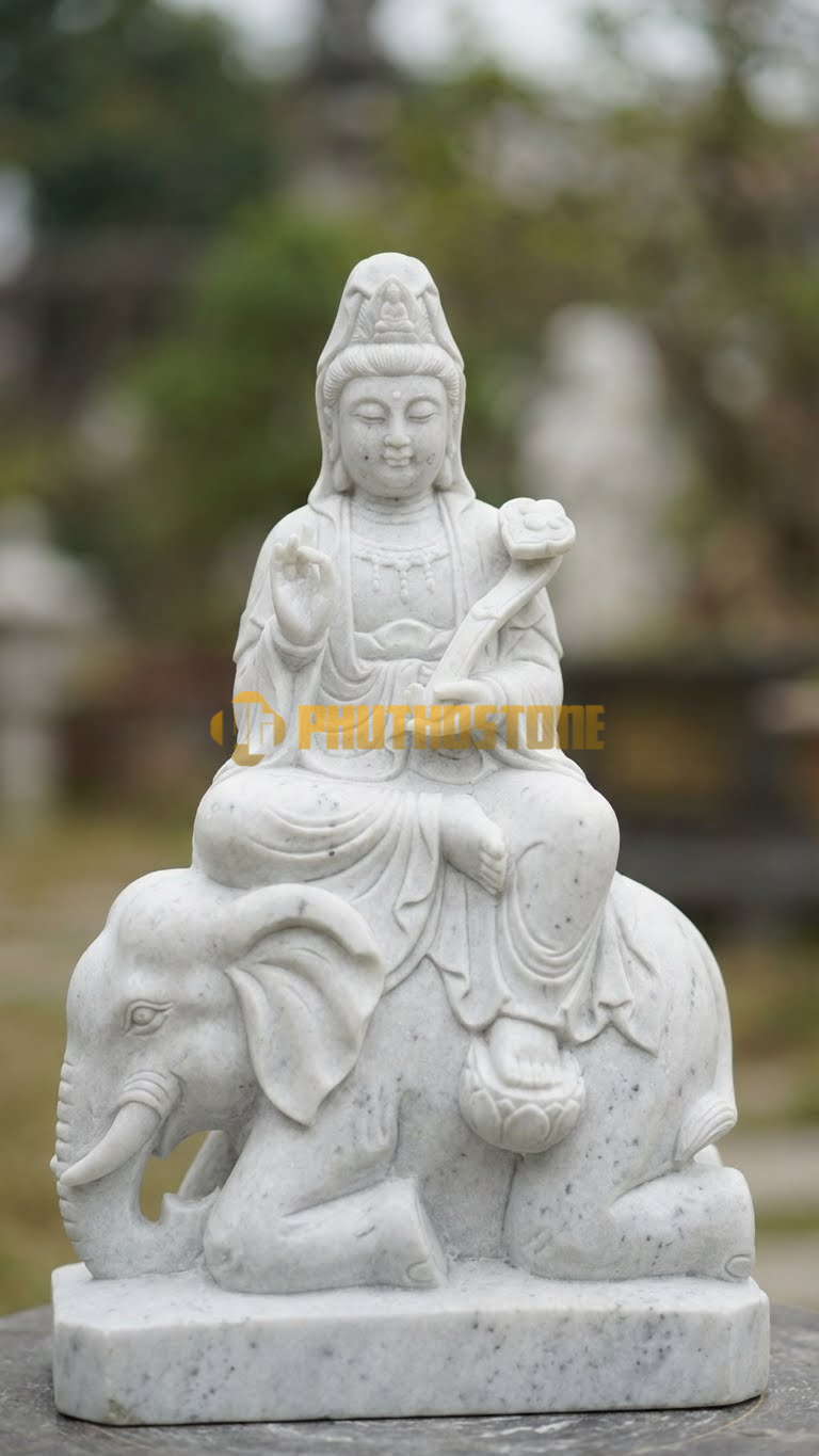 Tượng Phổ Hiền Cưỡi Voi Đá Trắng Yên Bái, Phổ Hiền cầm như ý