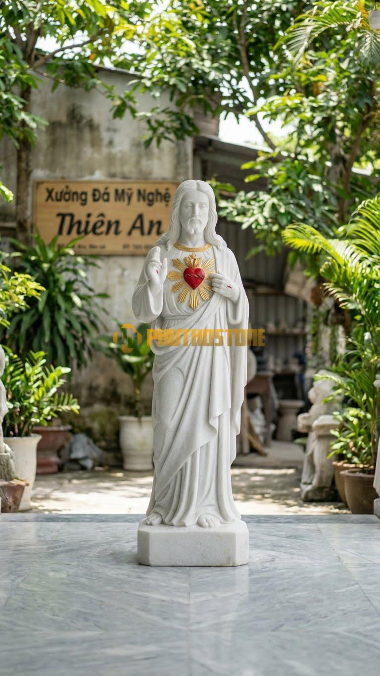 Tượng Thánh Tâm Trái Tim Sơn Đỏ Và Mạ Vàng Tia Sáng – Đá Trắng Cẩm Thạch – Cao 1M6