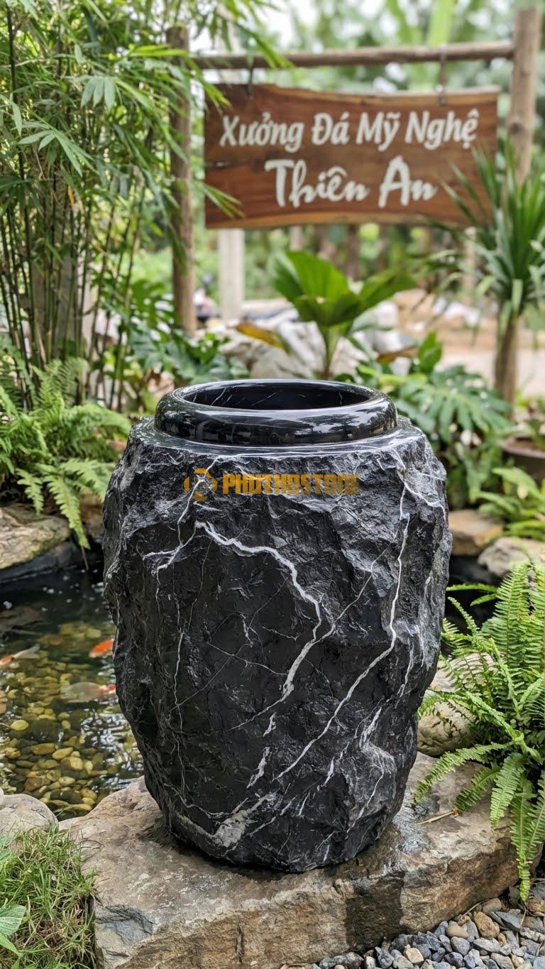 Vại “Đá Tảng Tự Nhiên” Đá Đen Tia Chớp, Kích thước 40cm x 80cm, Hoa Văn Ngoài Để Thô Xù Xì Giả Đá Tảng, Lòng Vại Mài Nhẵn Mịn Bóng.