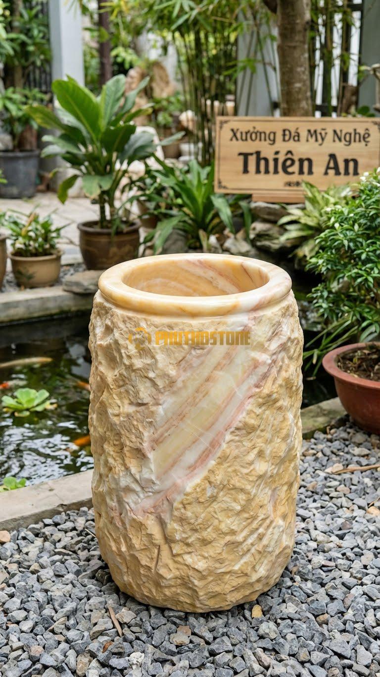 Vại “Đá Tảng Tự Nhiên” Đá Vàng Nghệ An, Kích thước 40cm x 80cm, Hoa Văn Ngoài Để Thô Xù Xì Giả Đá Tảng, Lòng Vại Mài Nhẵn Mịn Bóng.