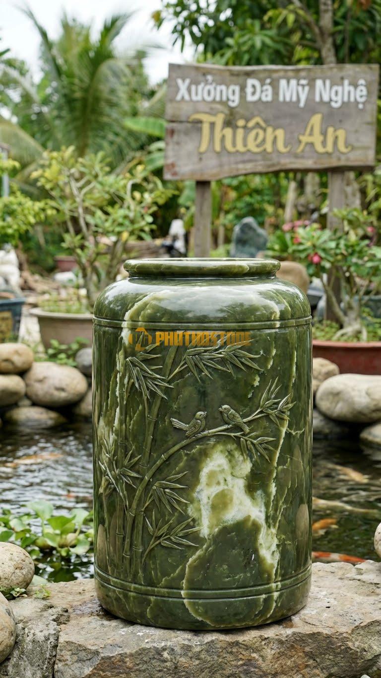 Vại “Khóm Trúc & Chim Sẻ” Đá Serpentine, Kích thước 65cm x 70cm, Hoa Văn Khóm Trúc Đung Đưa Trong Gió Với Những Đôi Chim Sẻ Đậu Trên Cành.