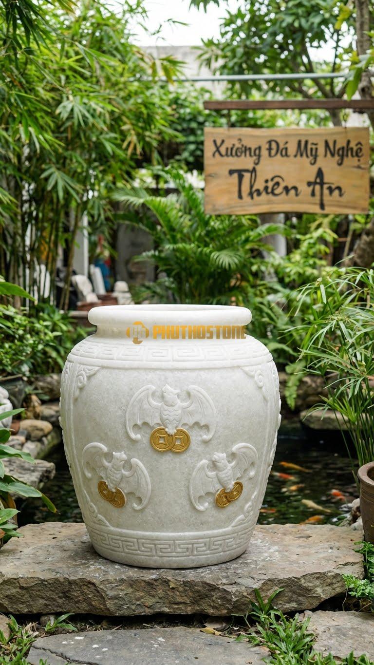 Vại “Ngũ Phúc Lâm Môn” Đá Trắng Muối, Kích thước 65cm x 85cm, Hoa Văn 5 Con Dơi Ngậm Tiền Vàng, Tượng Trưng Cho 5 Loại Phúc Lành Vào Nhà.