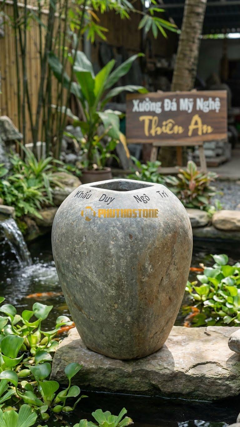 Vại Nước “Tiền Cổ” Đá Cuội, Kích thước 45cm x 65cm, Hoa Văn Lòng Vại Vuông, Khắc 4 Chữ Hán: Khẩu, Duy, Ngô, Tri Quanh Miệng.