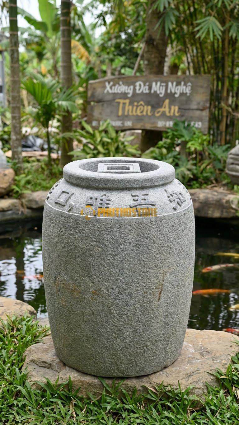 Vại Nước “Tiền Cổ” Đá Granite, Kích thước 45cm x 65cm, Hoa Văn Lòng Vại Vuông, Khắc 4 Chữ Hán: Khẩu, Duy, Ngô, Tri Quanh Miệng.