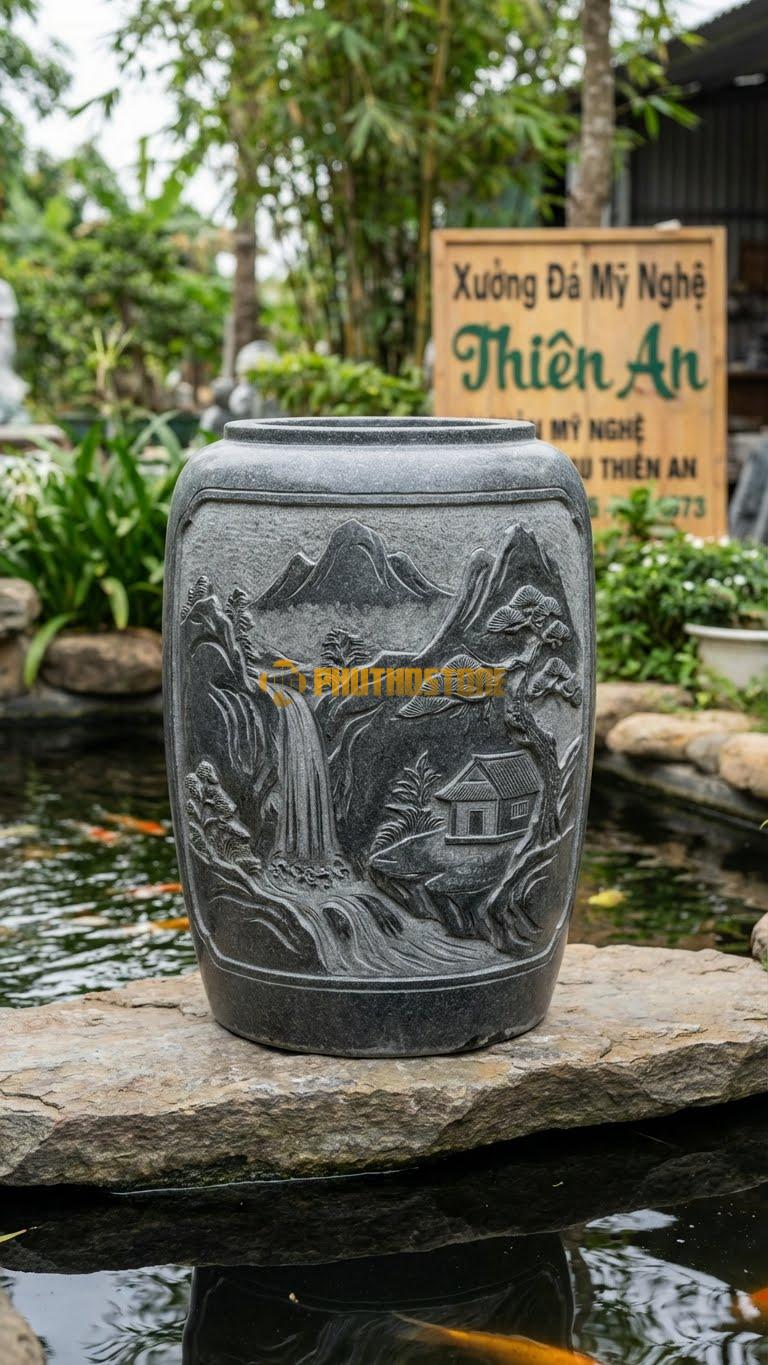Vại “Sơn Thủy Hữu Tình” Đá Granite, Kích thước 55cm x 80cm, Hoa Văn Bức Tranh Phong Cảnh Núi Non, Thác Nước Và Nhà Chòi Dạng Phù Điêu.